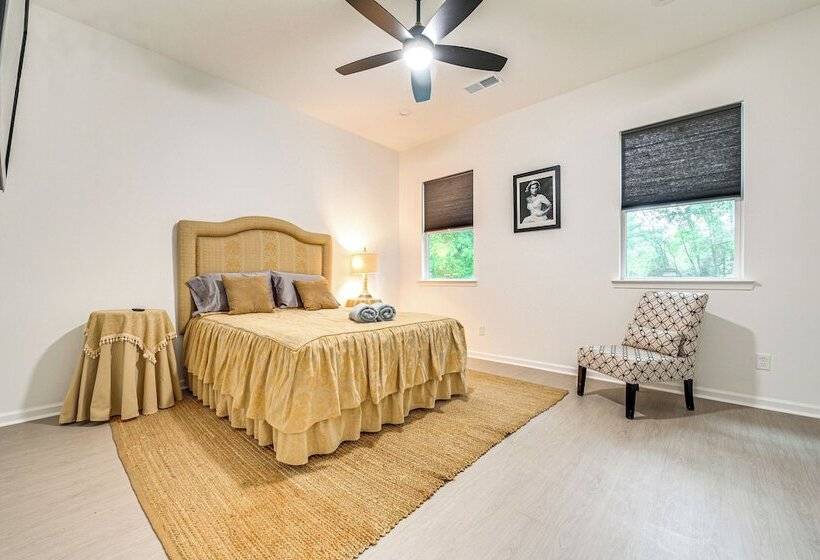 Pet Friendly Hogansville Home: Walk To Downtown!