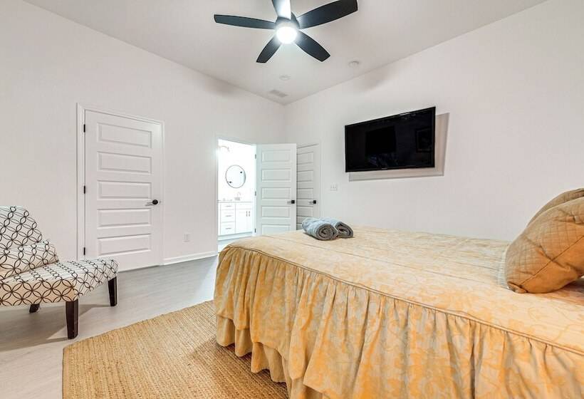 Pet Friendly Hogansville Home: Walk To Downtown!