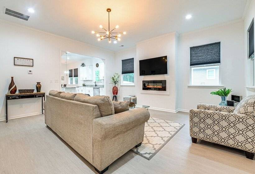 Pet Friendly Hogansville Home: Walk To Downtown!