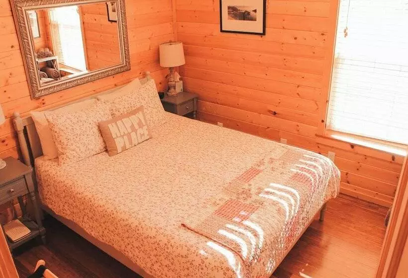 Hostelli Pebble Cove Farm