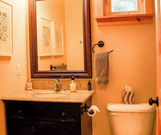 Hostelli Pebble Cove Farm