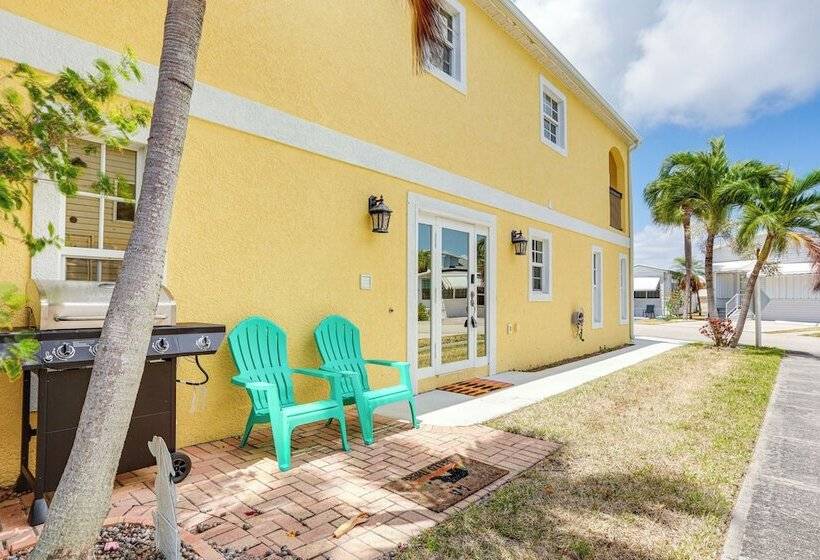 Jensen Beach Home W/ Bbq Grill: Walk To Beach!