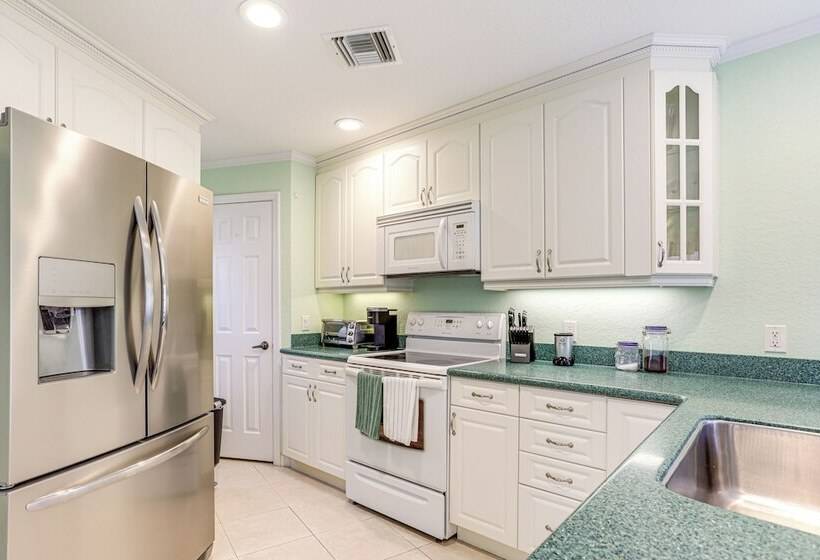 Jensen Beach Home W/ Bbq Grill: Walk To Beach!