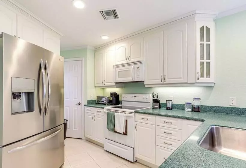 Jensen Beach Home W/ Bbq Grill: Walk To Beach!