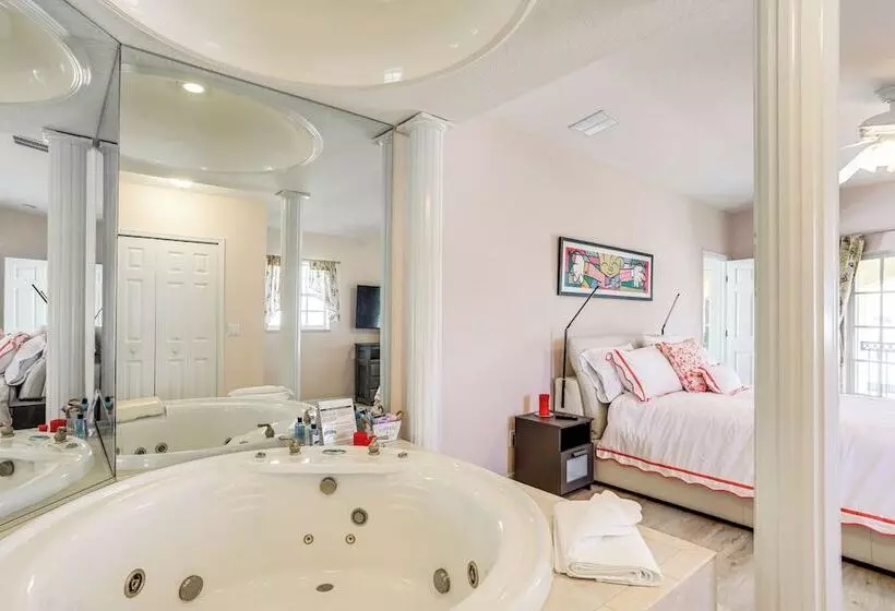 Jensen Beach Home W/ Bbq Grill: Walk To Beach!