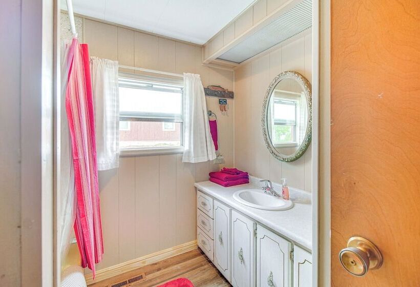 Lakefront Cabin In Jay W/ Deck, Views & Boat Ramp!