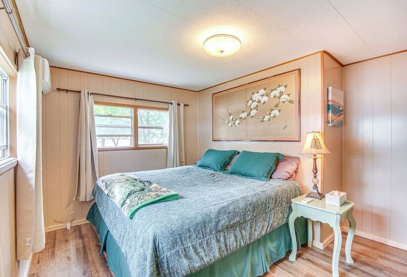 Lakefront Cabin In Jay W/ Deck, Views & Boat Ramp!