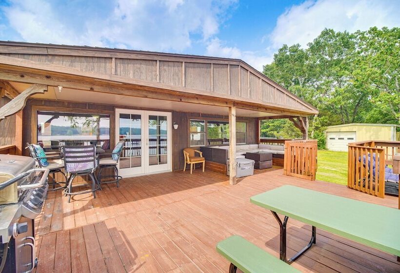 Lakefront Cabin In Jay W/ Deck, Views & Boat Ramp!