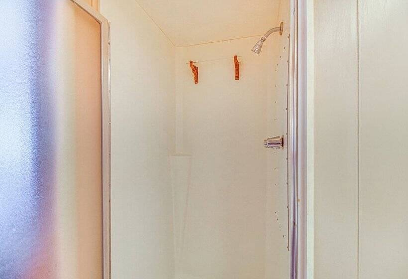 Lakefront Cabin In Jay W/ Deck, Views & Boat Ramp!