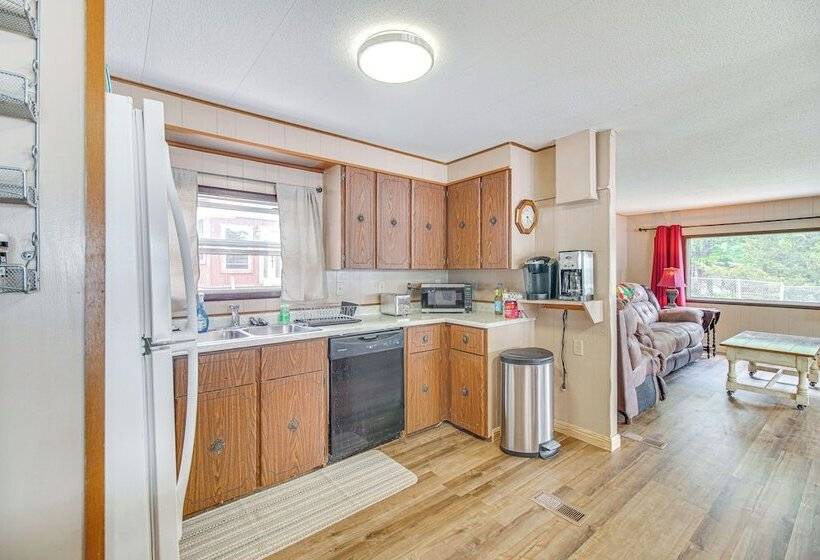 Lakefront Cabin In Jay W/ Deck, Views & Boat Ramp!