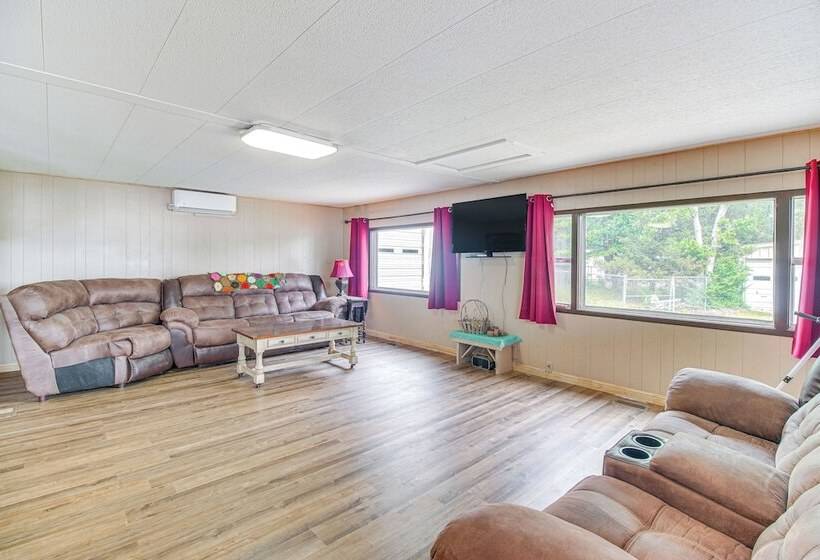 Lakefront Cabin In Jay W/ Deck, Views & Boat Ramp!