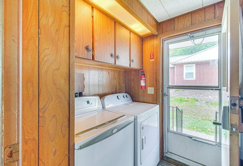 Lakefront Cabin In Jay W/ Deck, Views & Boat Ramp!