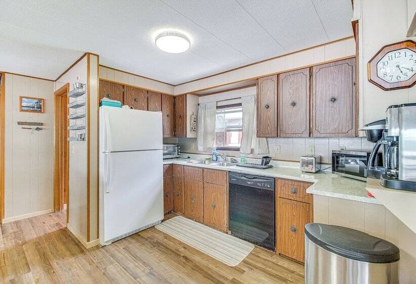 Lakefront Cabin In Jay W/ Deck, Views & Boat Ramp!