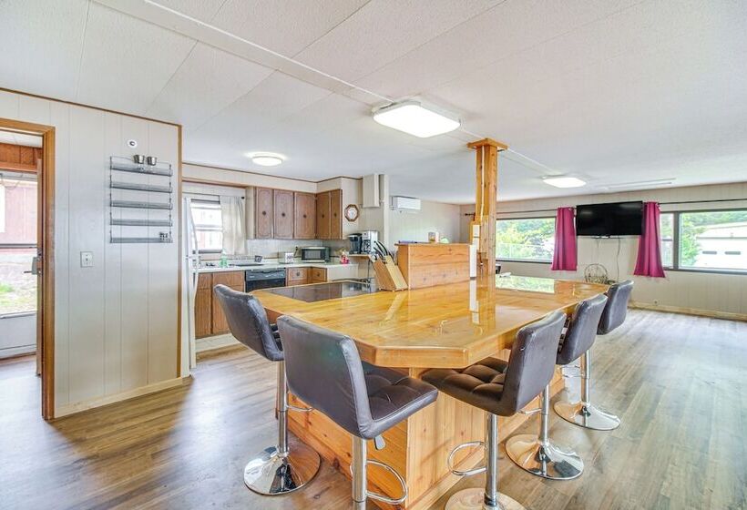 Lakefront Cabin In Jay W/ Deck, Views & Boat Ramp!