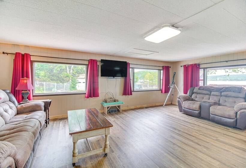 Lakefront Cabin In Jay W/ Deck, Views & Boat Ramp!
