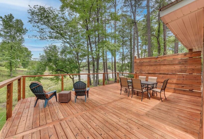 Lakefront Ridgeway Home W/ Deck & Fire Pit!