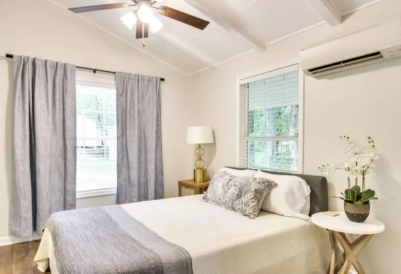 Lakefront Ridgeway Home W/ Deck & Fire Pit!