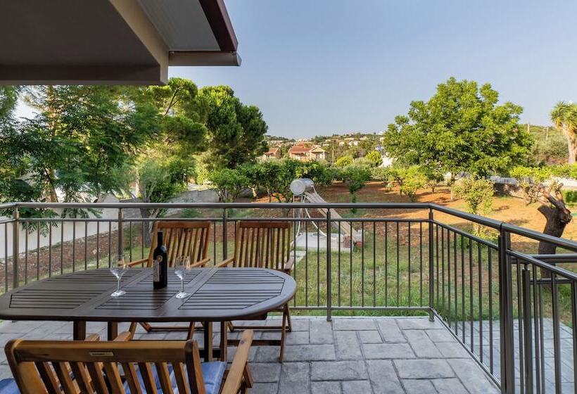 Makris Gialos Lemon Cottage In Lassi Kefalonia