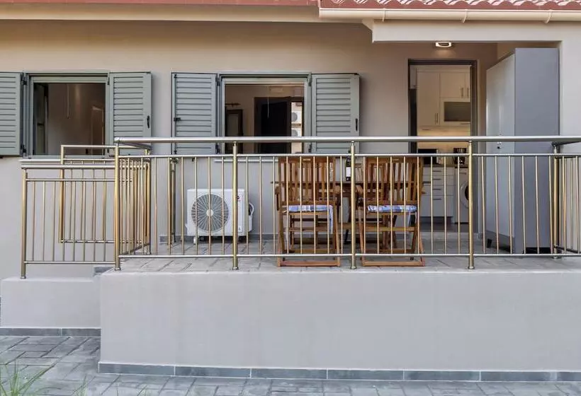 Makris Gialos Lemon Cottage In Lassi Kefalonia