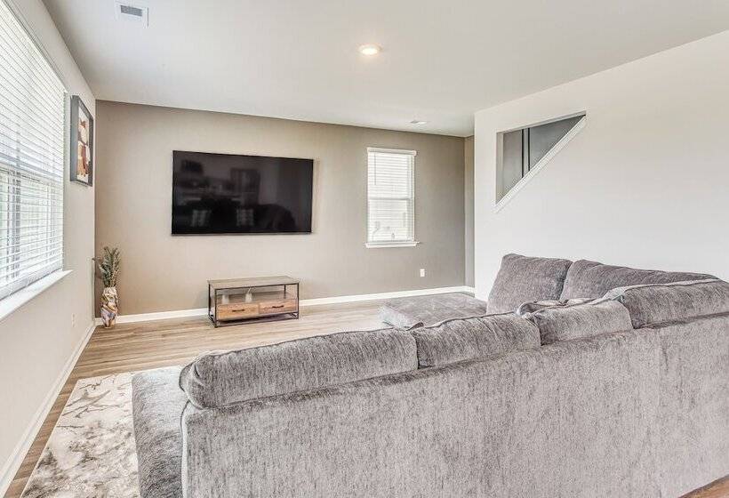 2 Mi To Golf: Myrtle Beach Home W/ Pool Access!