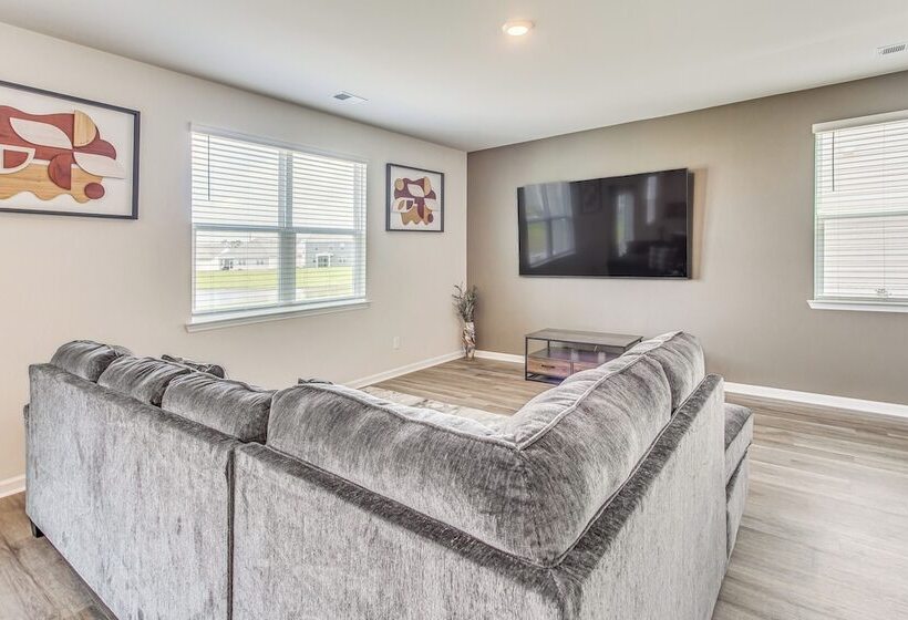 2 Mi To Golf: Myrtle Beach Home W/ Pool Access!