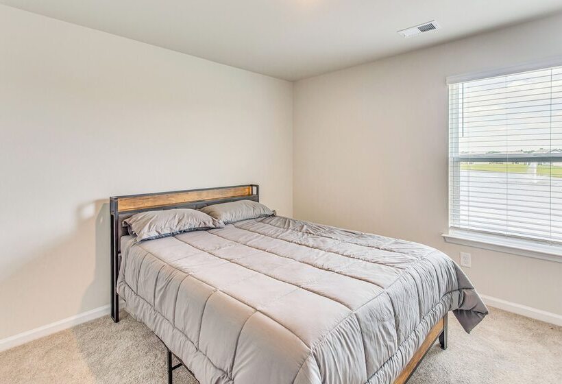 2 Mi To Golf: Myrtle Beach Home W/ Pool Access!