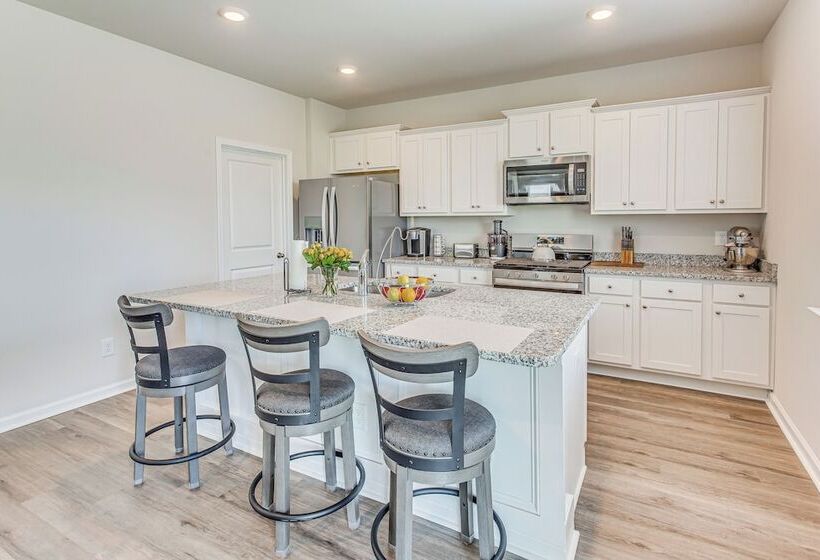 2 Mi To Golf: Myrtle Beach Home W/ Pool Access!