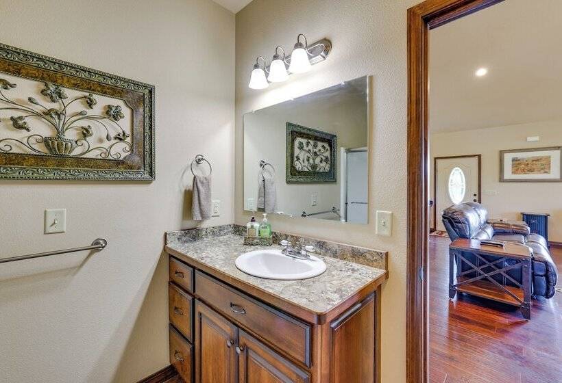 Neosho Home On 90 Acres W/ Private Pool & Fire Pit