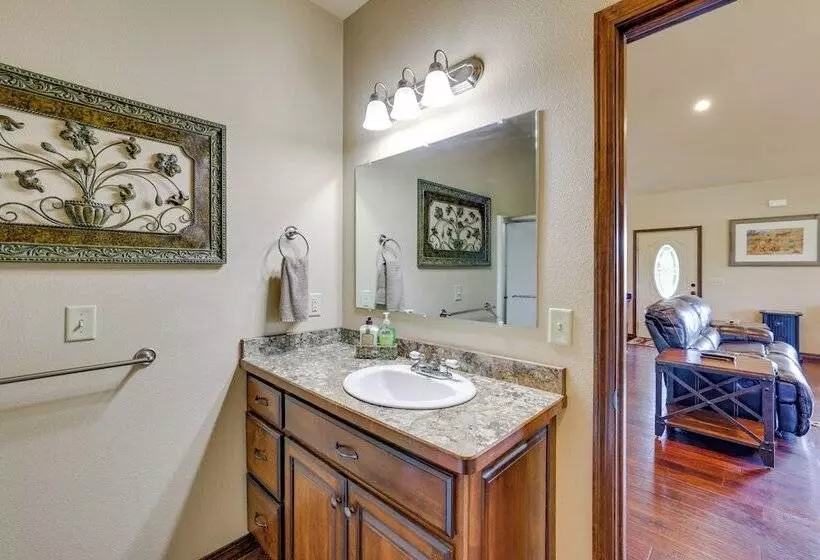 Neosho Home On 90 Acres W/ Private Pool & Fire Pit