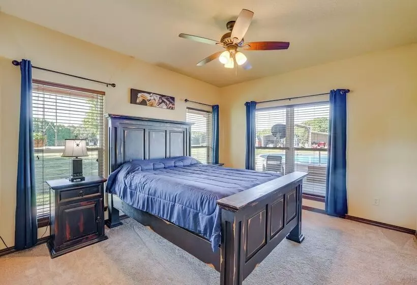 Neosho Home On 90 Acres W/ Private Pool & Fire Pit