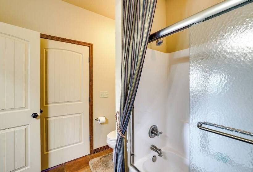 Neosho Home On 90 Acres W/ Private Pool & Fire Pit