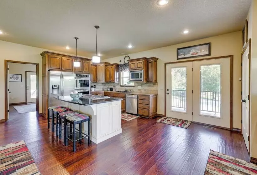 Neosho Home On 90 Acres W/ Private Pool & Fire Pit