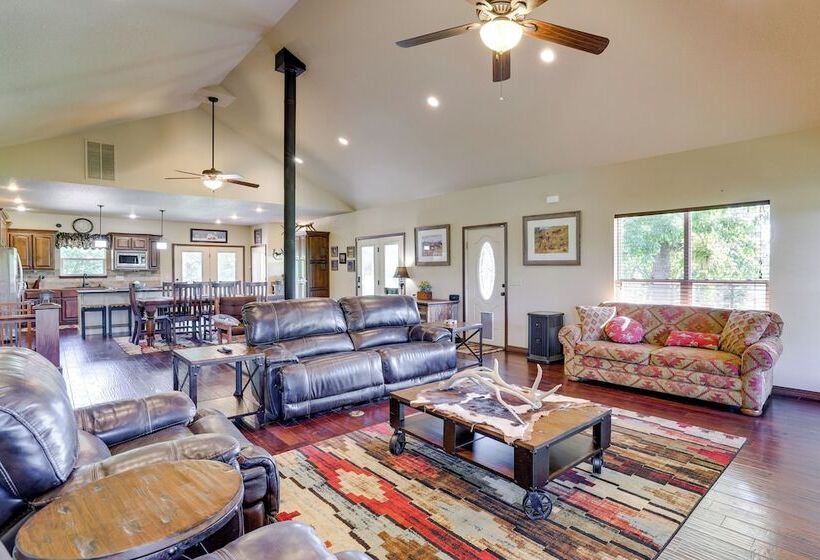 Neosho Home On 90 Acres W/ Private Pool & Fire Pit