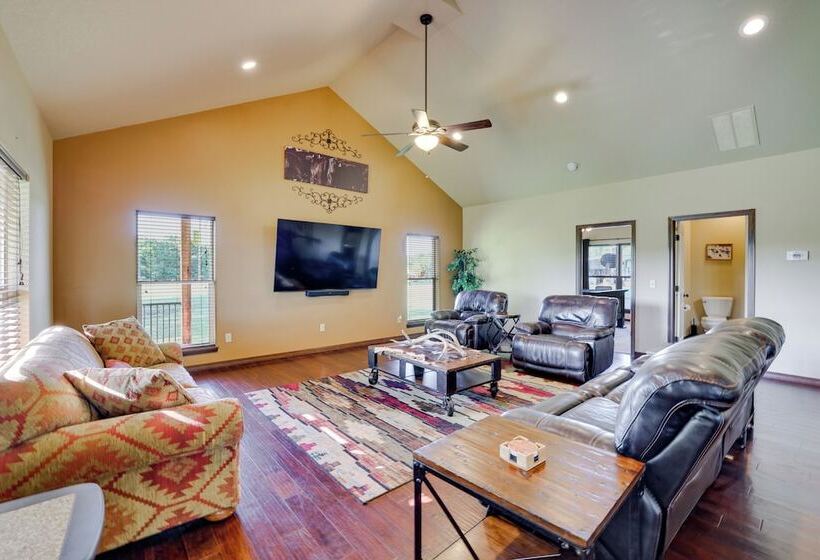 Neosho Home On 90 Acres W/ Private Pool & Fire Pit