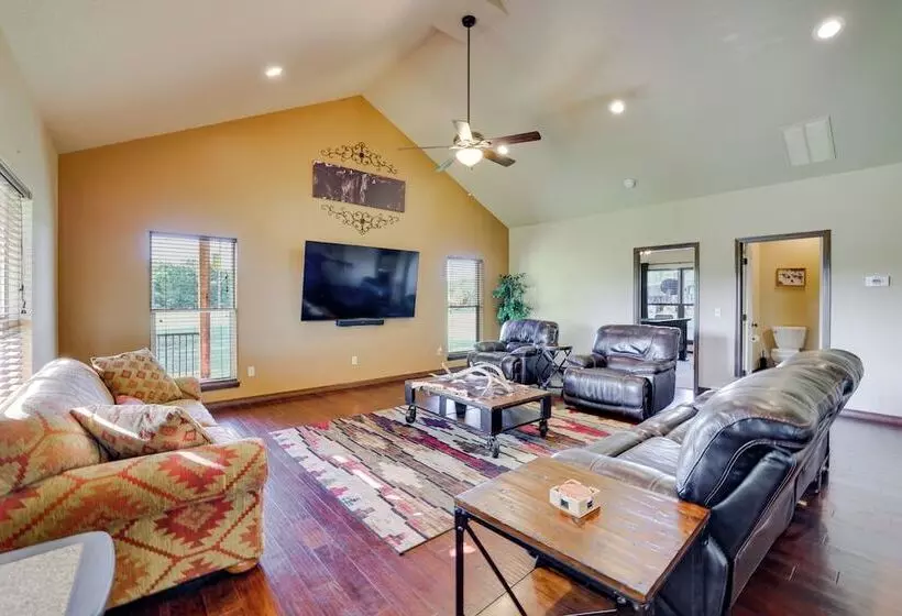 Neosho Home On 90 Acres W/ Private Pool & Fire Pit