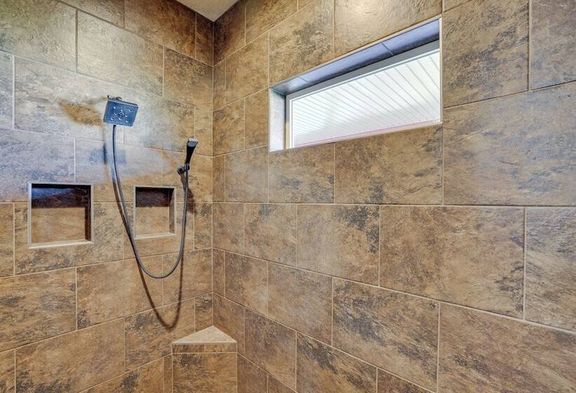 Neosho Home On 90 Acres W/ Private Pool & Fire Pit