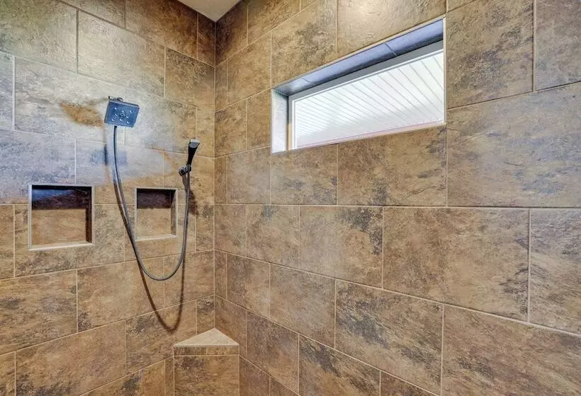 Neosho Home On 90 Acres W/ Private Pool & Fire Pit