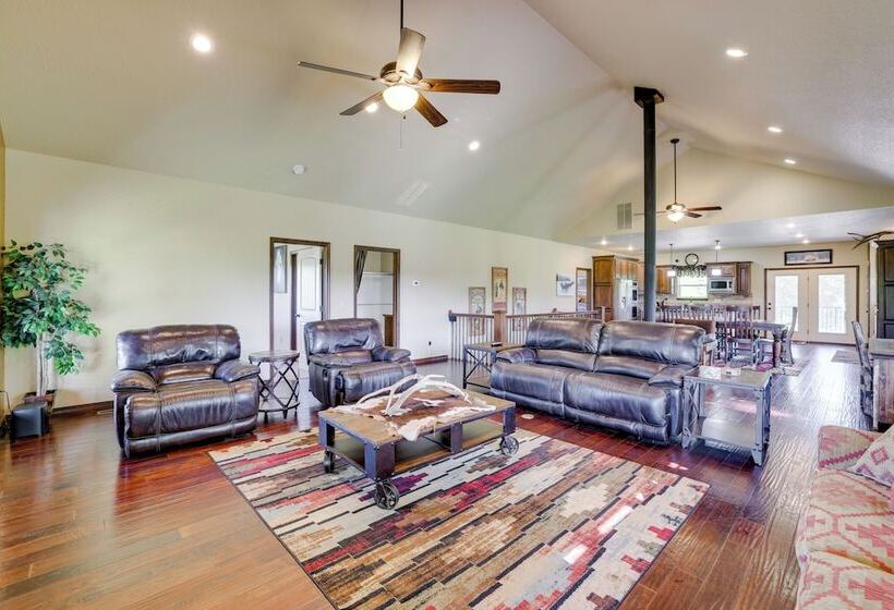 Neosho Home On 90 Acres W/ Private Pool & Fire Pit