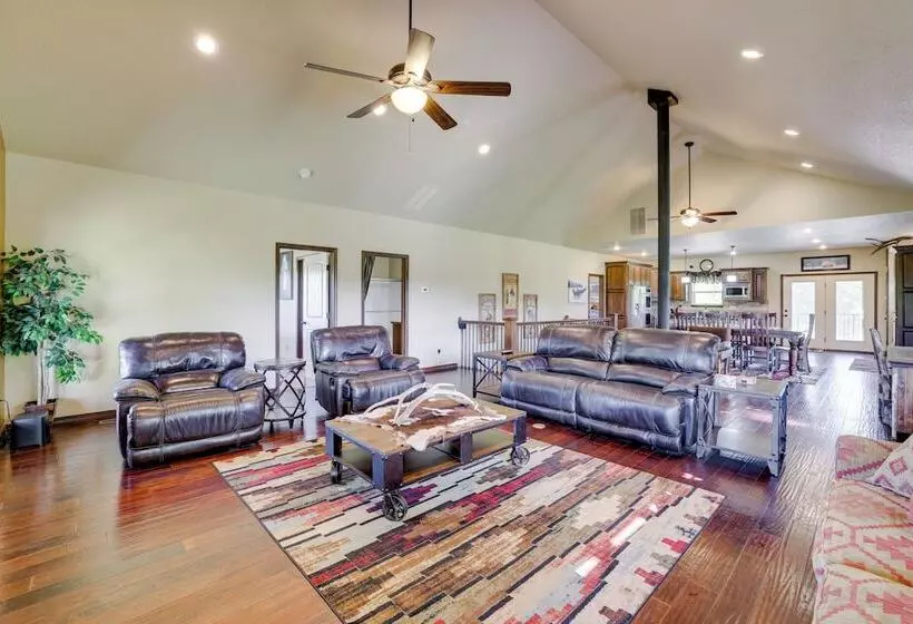 Neosho Home On 90 Acres W/ Private Pool & Fire Pit