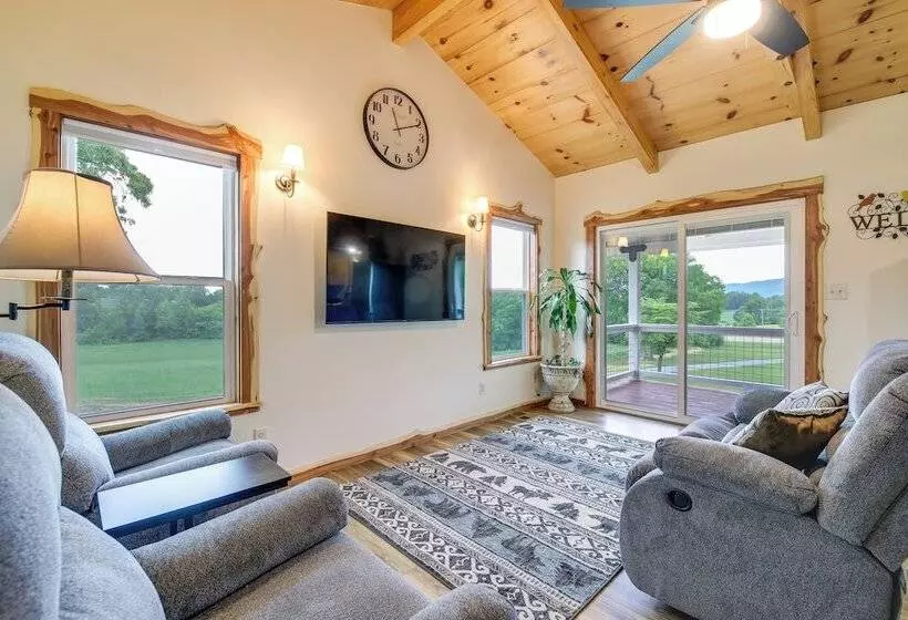 Newport Retreat: 12 Mi To Great Smoky Mountains!