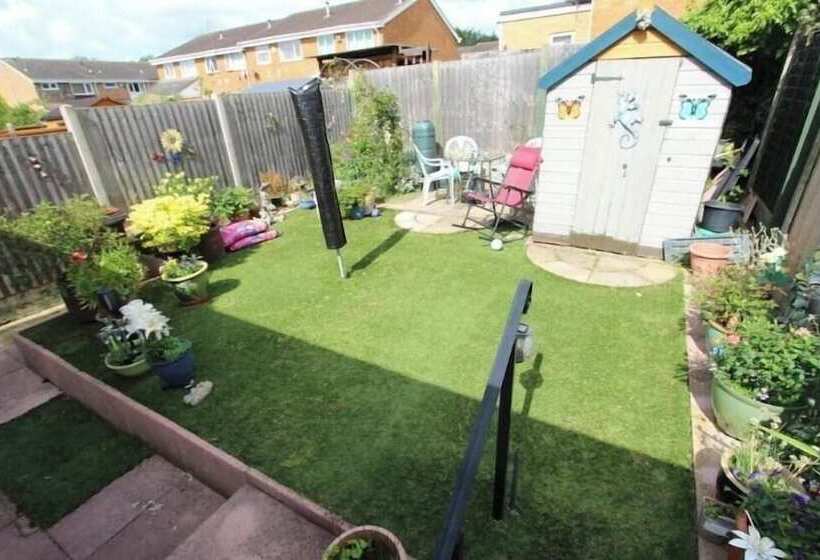 اقامتگاه Stunning 4 Bed House In Birmingham