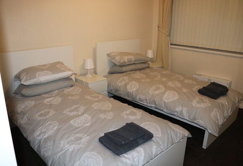 اقامتگاه Stunning 4 Bed House In Birmingham