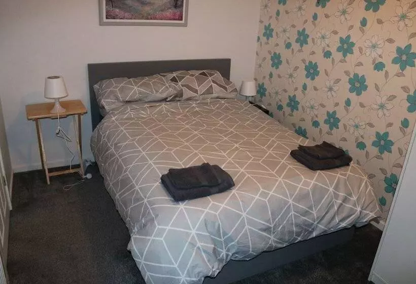 اقامتگاه Stunning 4 Bed House In Birmingham