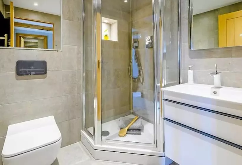 レジデンス Tranquil Elm Lodge Escape In Canterbury