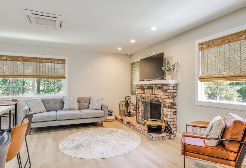 Sonora Hideaway W/ Lake Access & Furnished Deck