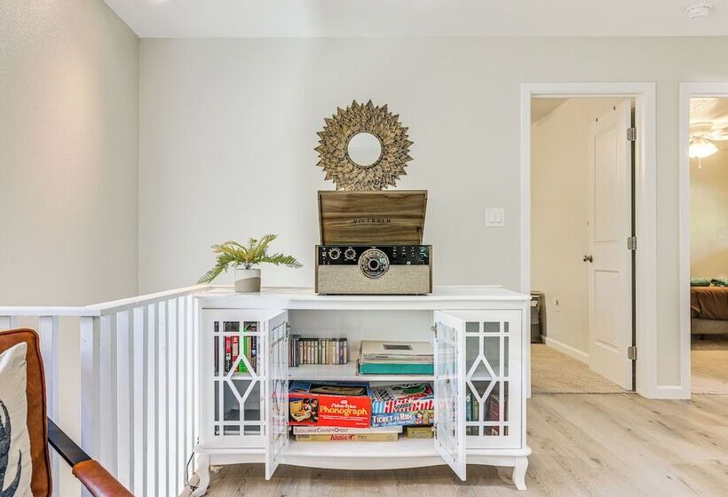 Sonora Hideaway W/ Lake Access & Furnished Deck