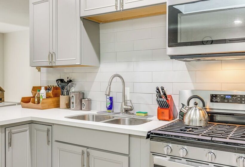 Sonora Hideaway W/ Lake Access & Furnished Deck