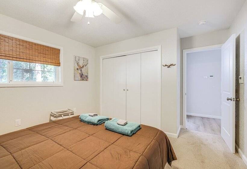 Sonora Hideaway W/ Lake Access & Furnished Deck