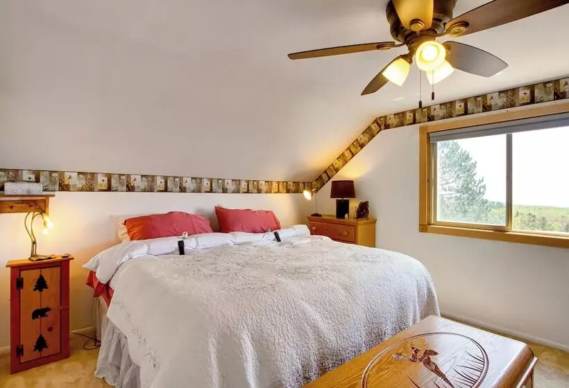 Spacious Duluth Home ~ 4 Mi To Lake Superior!