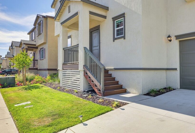 Spacious Family Home In Stockton   Pets Welcome!